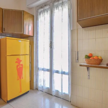 2 Bedroom Beautiful In Apartment *