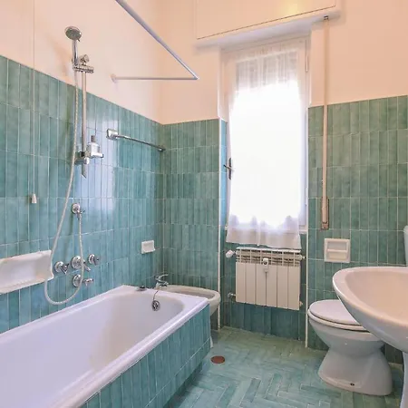 2 Bedroom Beautiful In Apartman Pieve Ligure